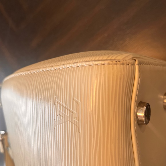 Louis Vuitton 💯 Brea MM Ivory Pre Loved with Dust Bag - Picture 4 of 15